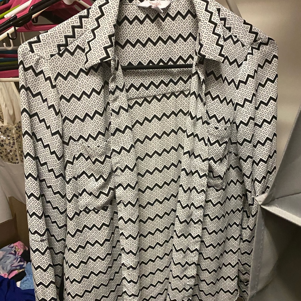 Candie’s Button Down Black/White Patterned Dress Shirt